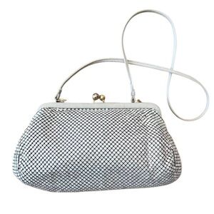 Vintage Whiting & Davis White Mesh Hand Bag Purse Kiss Closure, Shoulder Strap